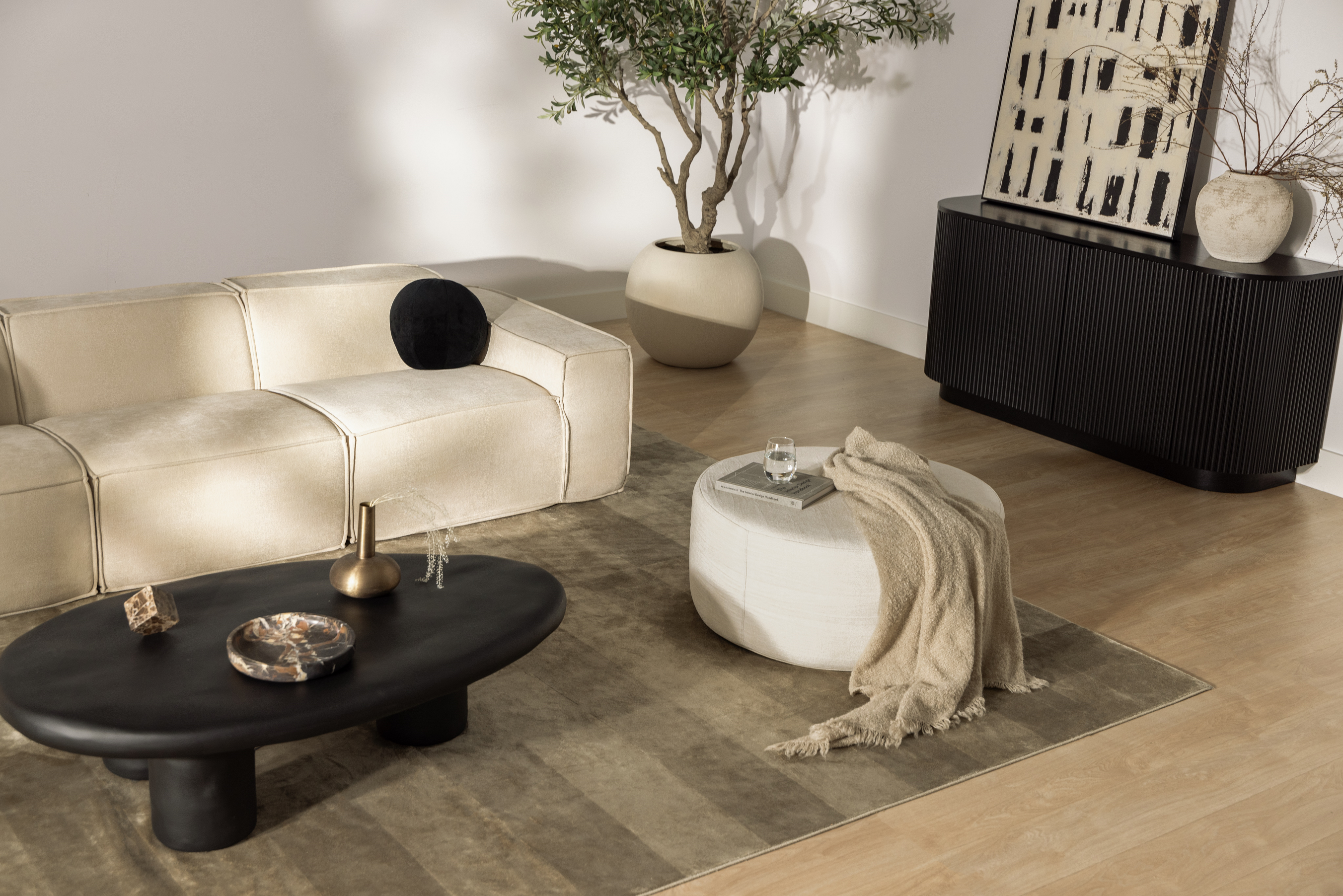 How to Choose Pictures for a Living Room – Rove Lab™